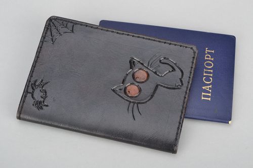 Genuine leather passport cover - MADEheart.com