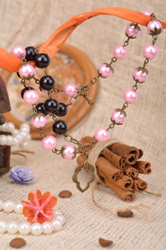 Handmade designer womens wrist bracelet with pink and black beads and charm - MADEheart.com