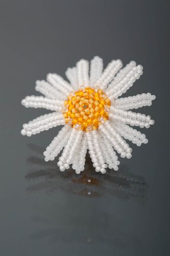 Schmuck Brosche Blume aus böhmischen Glasperlen  - MADEheart.com