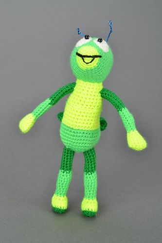 Juguete hecho a mano Saltamontes - MADEheart.com