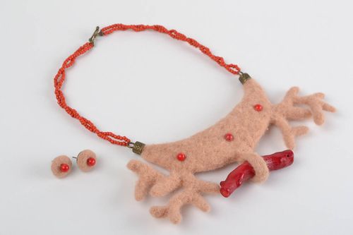 Orecchini e collana fatti a mano in tecnica di follatura gioielli donna - MADEheart.com