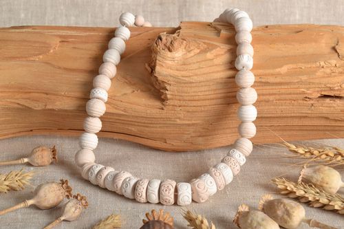 White handmade necklace - MADEheart.com