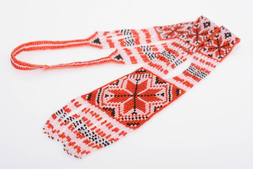 Grand collier en perles de rocaille long ethnique fait main blanc rouge tressé - MADEheart.com