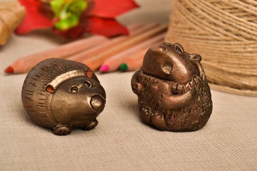 Statuette divertenti in argilla fatte a mano figurine decorative in ceramica  - MADEheart.com