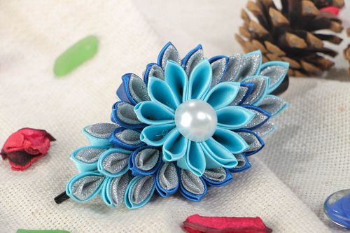 Голубая заколка для волос из атласных лент и люрекса с цветком ручной работы - MADEheart.com