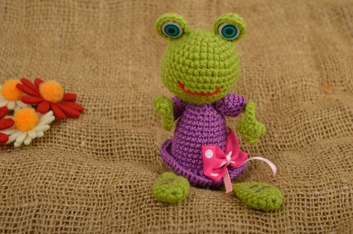 Handmade Designer Puppe Häkel Kuscheltier Frosch Geschenk für Kind grün klein - MADEheart.com