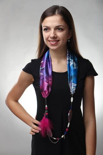 Шелковый шарф с натуральными камнями и пером  - MADEheart.com