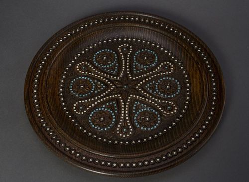 Wooden plate inlaid with beads - MADEheart.com