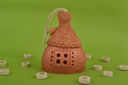 Campanello dautore in ceramica fatto a mano a forma di casetta divertente - MADEheart.com