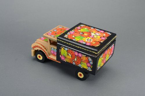 Wooden box-car - MADEheart.com