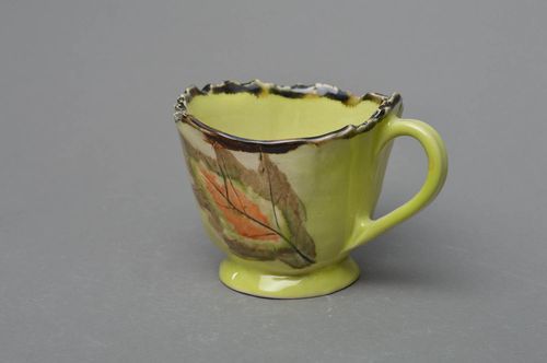 Tasse verte en porcelaine faite main originale à bords déchirés Feuille - MADEheart.com