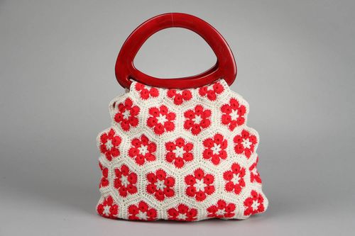 Sac à main artisanal avec fleurs rouges - MADEheart.com