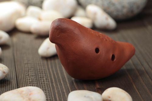 Sifflet ocarina oiseau en terre cuite fait main marron original petit design - MADEheart.com