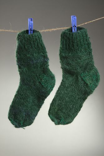 Handmade grüne gestrickte Socken Accessoire für Frauen Damen Wollsocken - MADEheart.com