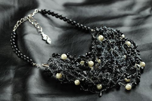 Колье из бисера украшение ручной работы ожерелье из бисера черное с бусинами - MADEheart.com