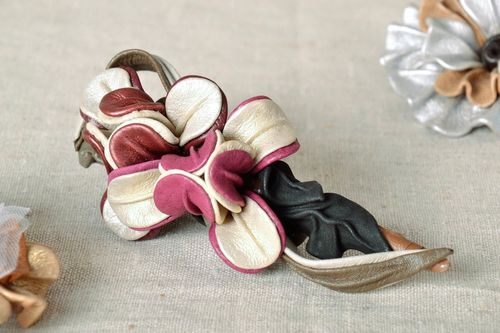 Fermacapelli di cuoio fatto a mano fermaglio capelli accessorio originale - MADEheart.com