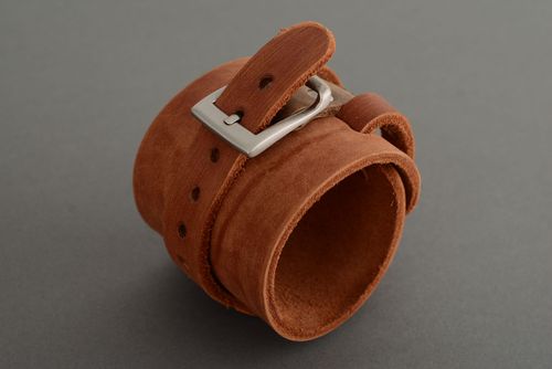 Breites Armband aus Leder - MADEheart.com