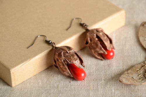 Boucles doreilles pendantes Bijou fait main cuivre plastique Cadeau pour femme - MADEheart.com