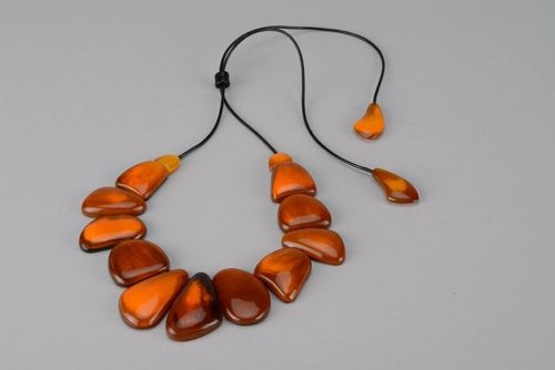 Necklace made of leather and horn - MADEheart.com