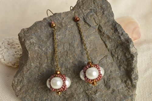 Handmade long dangle earrings with metal chains and pearl like beads - MADEheart.com