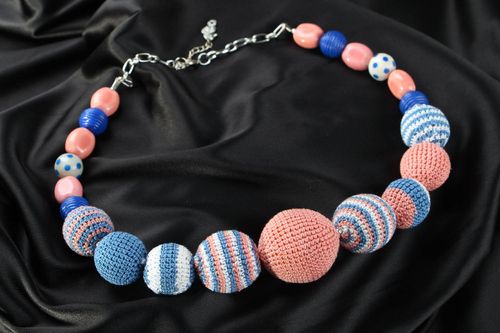 Necklace made of tied wooden beads - MADEheart.com