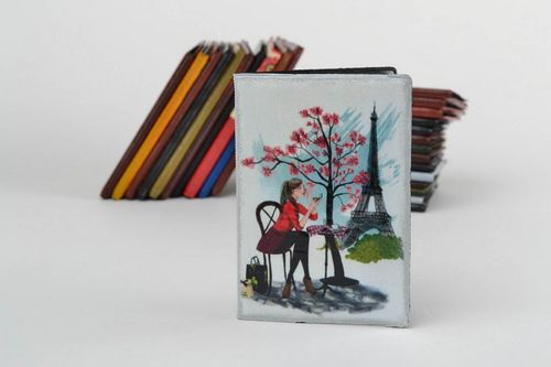 Funda de pasaporte bonita artesanal de cuero artificial decoupage París  - MADEheart.com