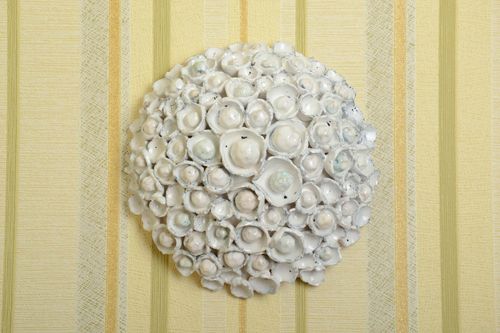 Helles ungewöhnliches stilvolles rundes Wandbild aus Ton Handarbeit - MADEheart.com