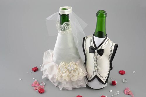 Habits de mariés pour bouteille de champagne faits main originaux blancs - MADEheart.com