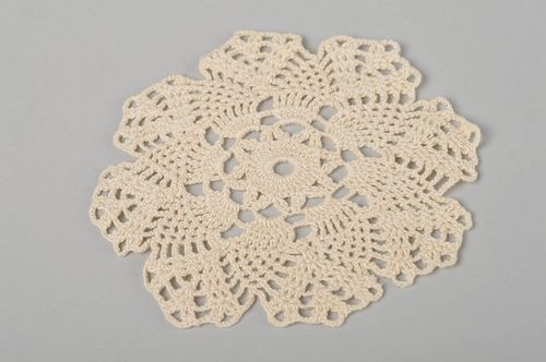 Petit napperon au crochet beige fait main en fils de coton Décoration maison - MADEheart.com