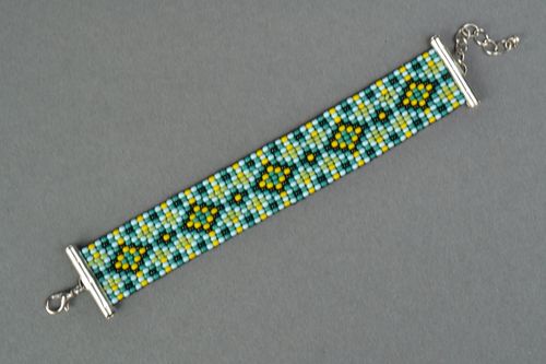 Bracelet fait main de perles de rocaille dans le style ethnique - MADEheart.com