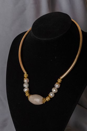 Collar de latón con ágata y perlas bonito original accesorio hecho a mano - MADEheart.com