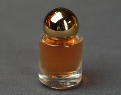 Oil perfume with a sweet smell - MADEheart.com