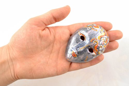 Keramik Anhänger Maske  - MADEheart.com