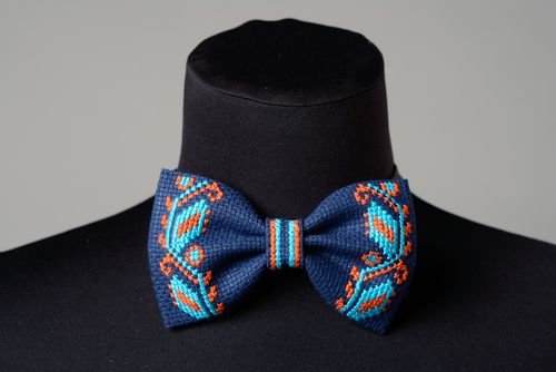 Handmade stylish blue bow tie with traditional Ukrainian embroidery for men - MADEheart.com