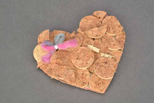 Aimant frigo artisanal avec bouchons - MADEheart.com