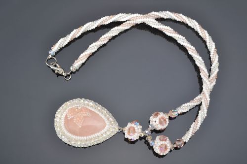 Beaded necklace with pink quartz and crystal - MADEheart.com