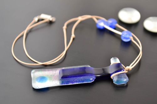 Colgante hecho a mano de cristal azul accesorio para mujer regalo original - MADEheart.com