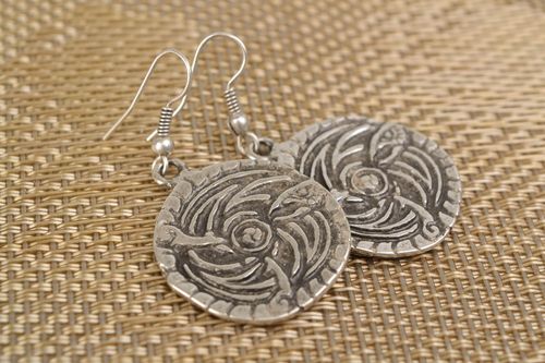 Metal round earrings - MADEheart.com