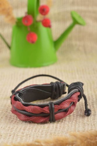 Bracelet cuir Bijoux fait main rouge noir original Accessoire cuir design - MADEheart.com