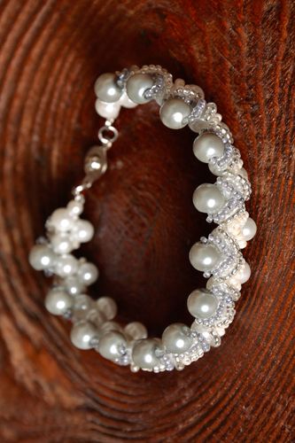 Homemade white and silver beads chain bracelet - MADEheart.com