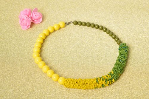 Collar de cuentas hecho a mano bisuteria artesanal regalo original para mujer - MADEheart.com