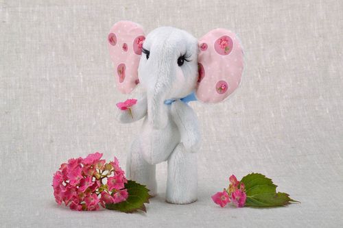 Muñeco elefante hecho a mano - MADEheart.com