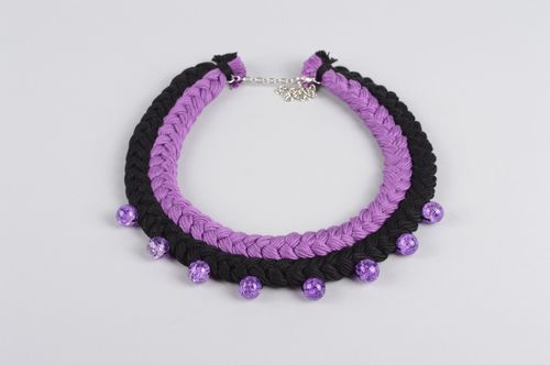 Collier textile Bijou fait main noir violet massif en fils Cadeau original - MADEheart.com