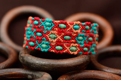 Modeschmuck Armband handgefertigt breit Armband Makramee Frauen Accessoire - MADEheart.com