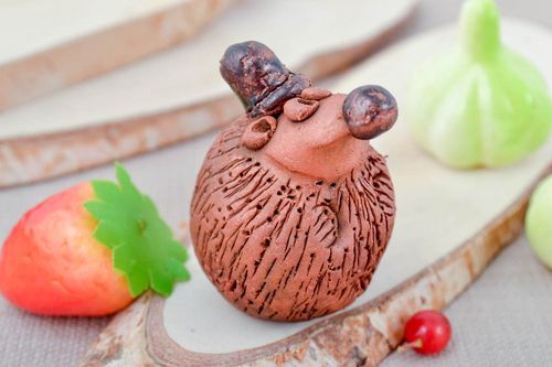 Figurina fatta a mano in ceramica animaletto divertente souvenir di terracotta - MADEheart.com