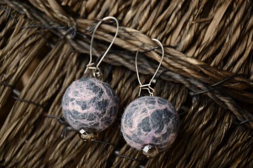 Wool felted earrings - MADEheart.com