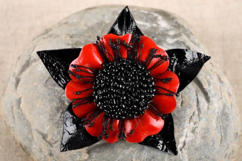 Handmade Brosche Modeschmuck Schmuck aus Leder exklusiver Schmuck schwarz rot - MADEheart.com