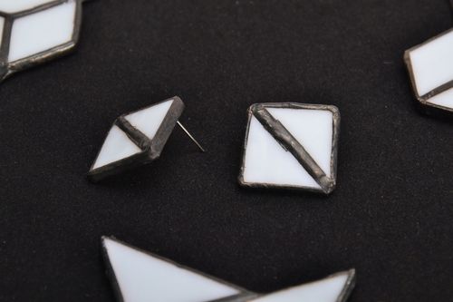 Beautiful earrings made of glass - MADEheart.com