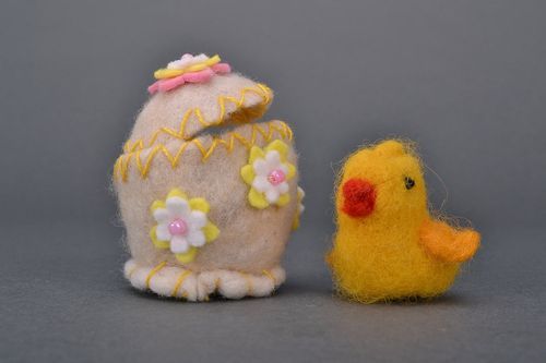 Woolen toy Chicken in egg - MADEheart.com