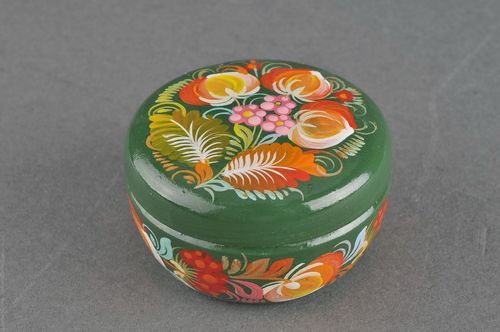 Patterned round box made of basswood - MADEheart.com